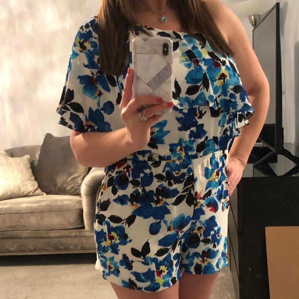 L&T One sleeve Romper - Picture 7 of 7